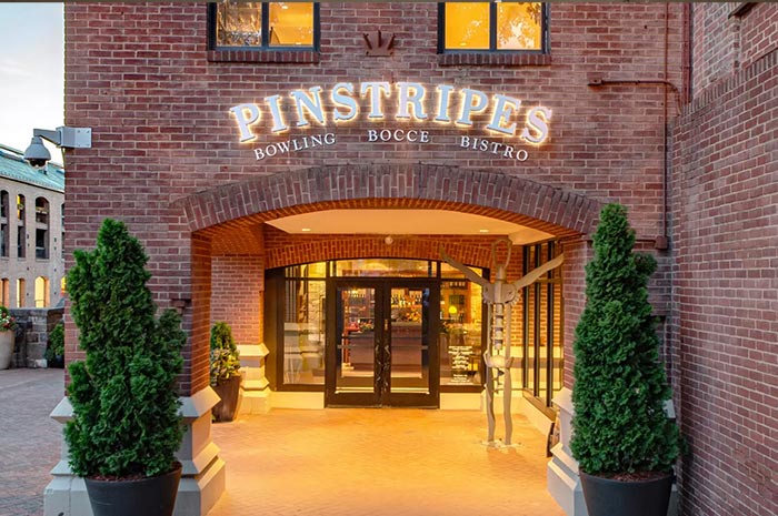 Magician in Washington DC at Pinstripes Georgetown